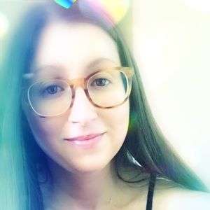 Meet your Posher, Olivia